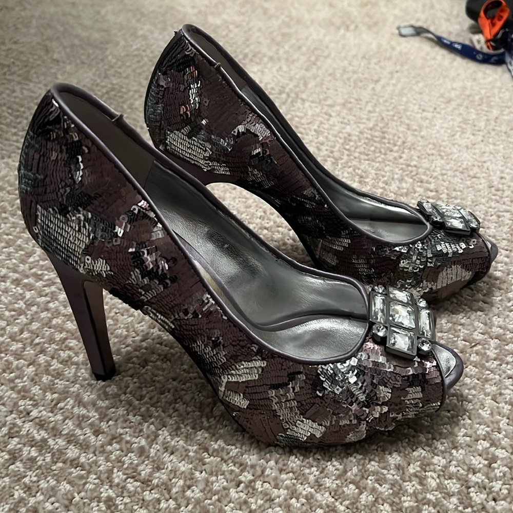 Nina New York Silver sequin peep toe heels - size 7